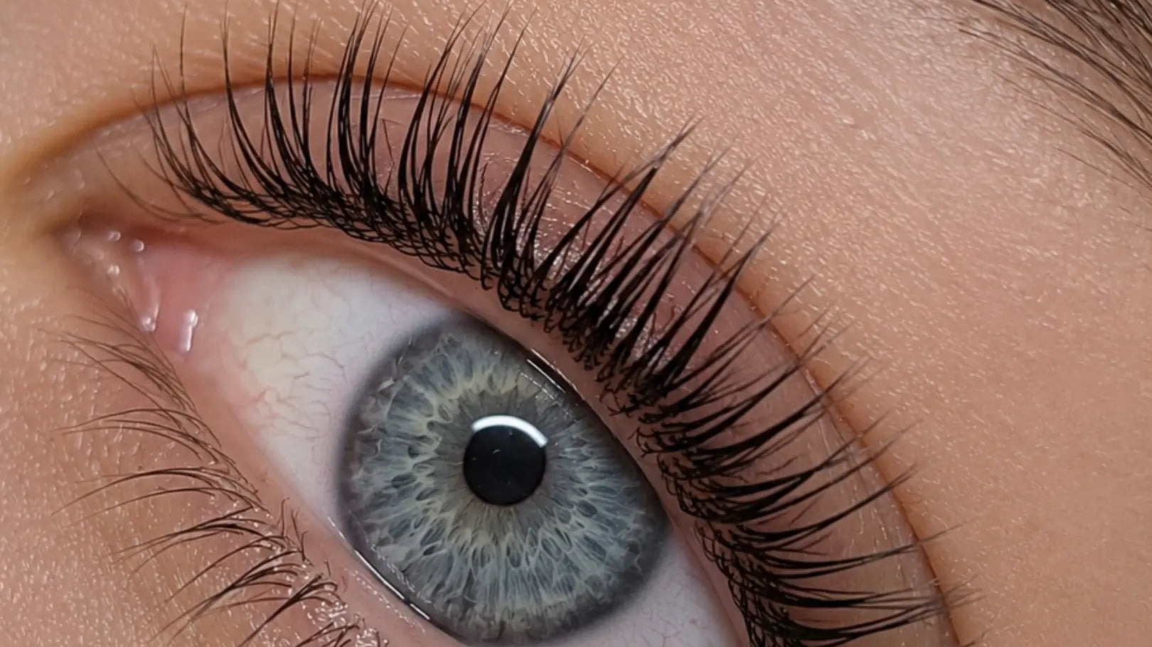 Des soins ciblés et naturels pour de beaux yeux