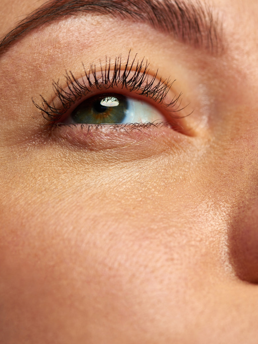 Cils et sourcils clairsemés